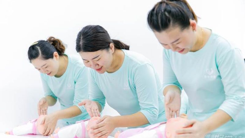 育儿嫂中介机构怎么选